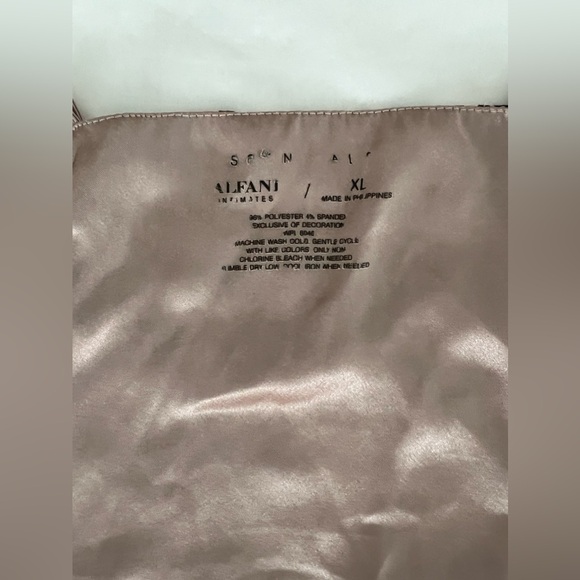 ALFANI women’s sleepwear. Gown & robe. Super soft and luxe. Size XL. Feminine. - Picture 9 of 10